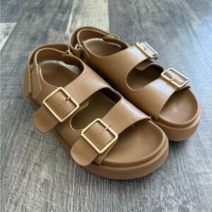 Old Navy tan chunky sandal worn once  excellent condition